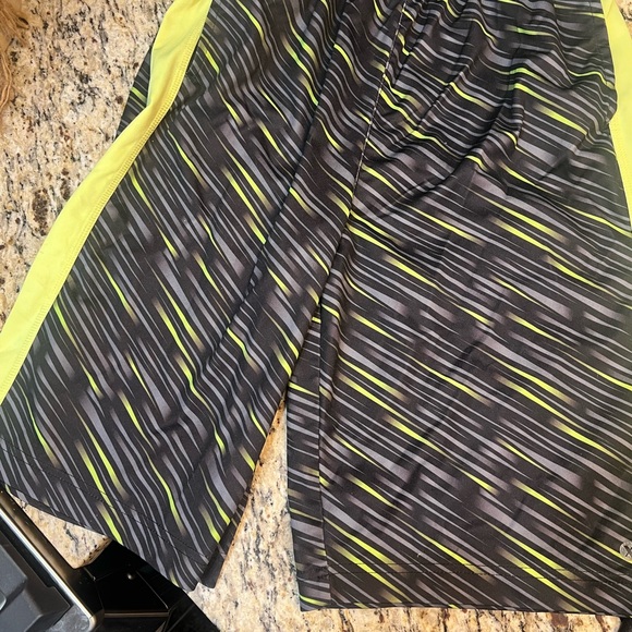 Four pair of athletic shorts - 14/16 - Picture 5 of 10